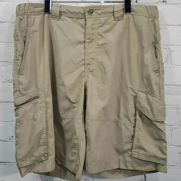 Columbia Other - Men's Columbia Cargo Flat Front Khaki Shorts Size 36 Inseam 10